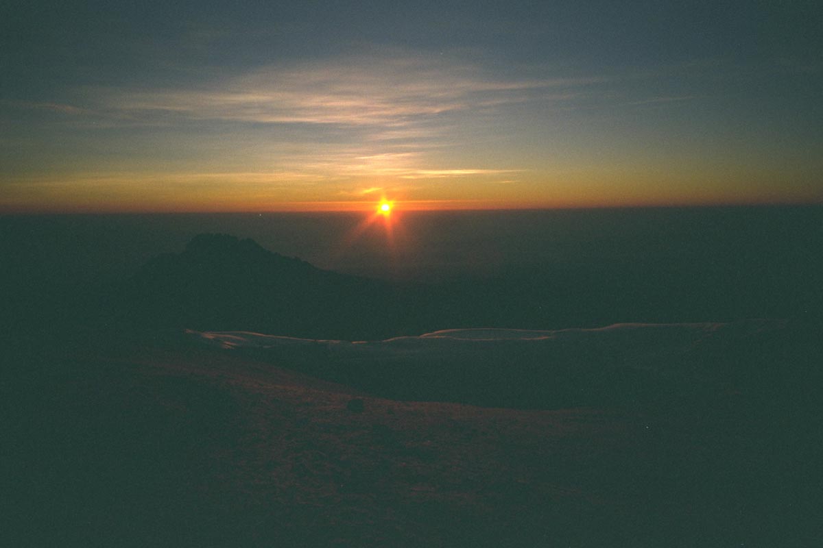 Sonnenaufgang am Kraterrand