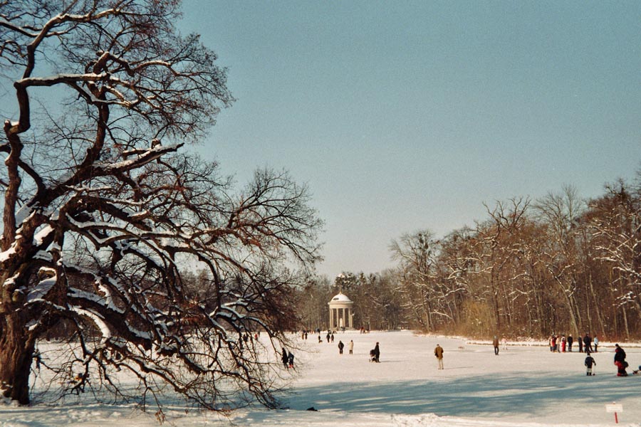 Schloss Nymphenburg im Winter - See