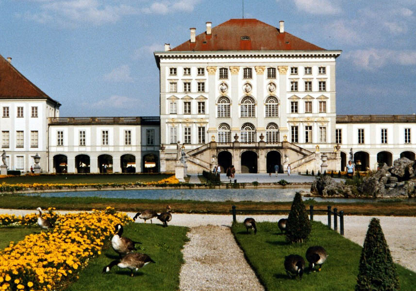 Ansicht Schloss Nymphenburg - mit grasenden Gänsen