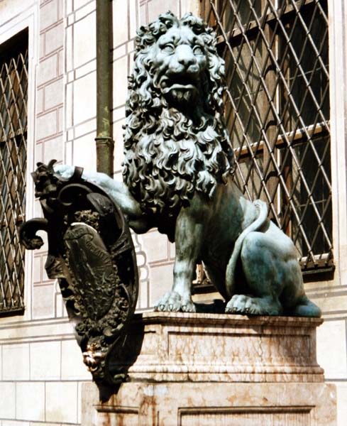 Löwen am den Toren der Neuen Residenz