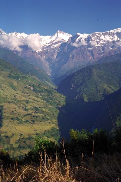 Annapurna 2 ber dem Madi Khola Tal