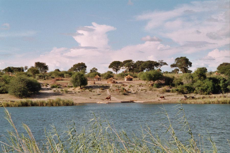 Blick ber den Kavango nach Angola