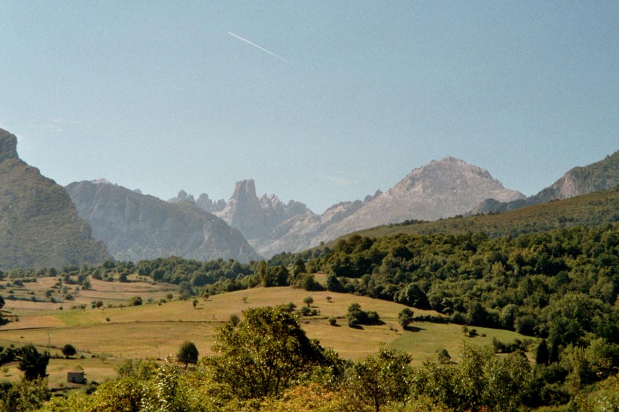 Blick bei Arenas de Cabrales auf den Torre Cerredo 2646 m)