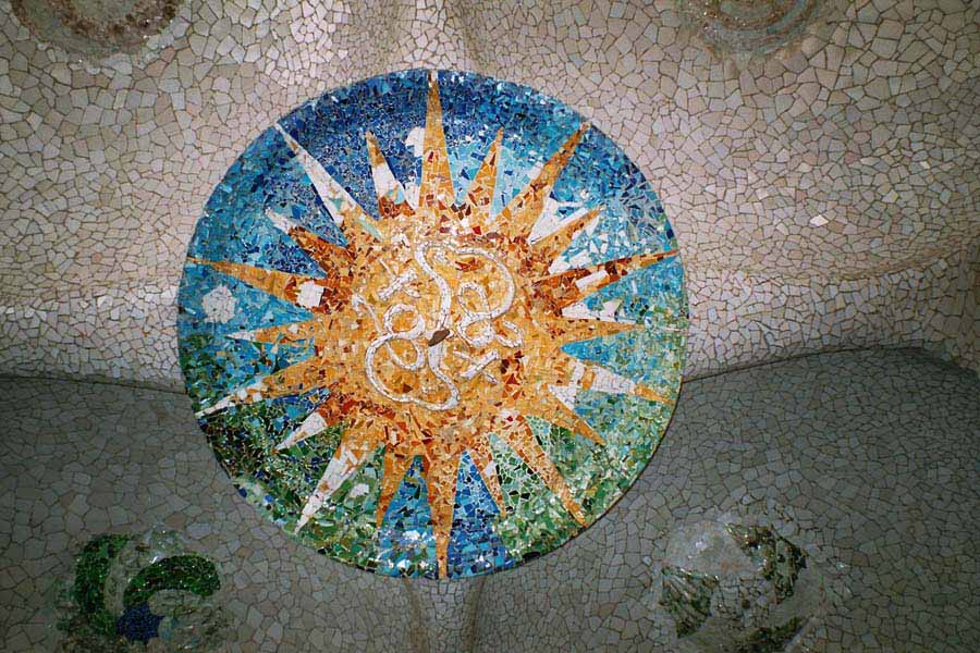 Mosaik im Gewölbe unter dem Platz