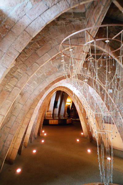 Die Rippen und Gewölbe des Dachraumes beherbegen das Museum